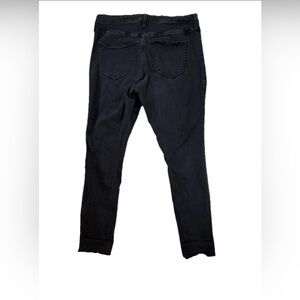 Hollister Women's Ultra High Rise Black Jean Leggings.